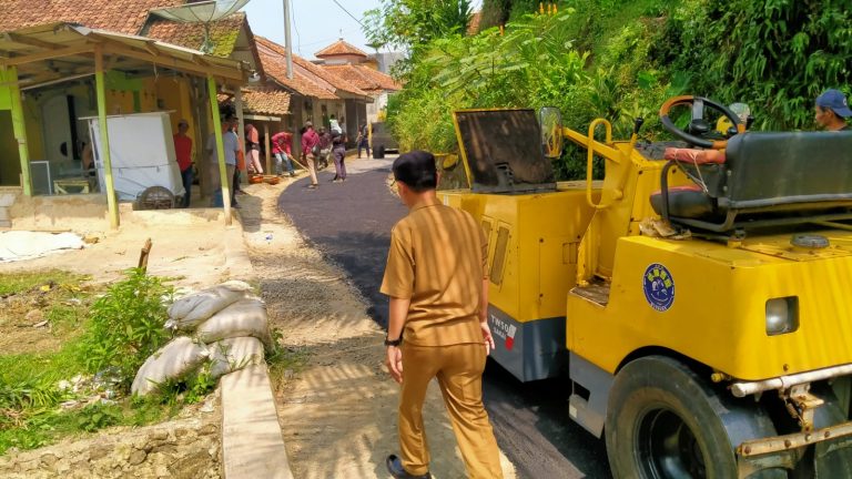Manfaatkan Samisade, Puraseda Bangun Jalan dan TPT