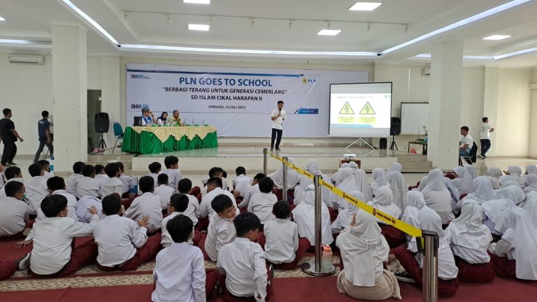 Edukasi Keselamatan Kelistrikan, PLN Gunung Putri Goes To School