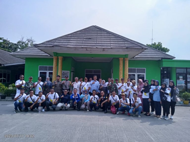 Dikunjungi Camat Kelumpang Selatan, Kades Gunung Putri Berkaca Belum Sempurna