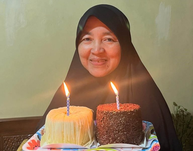 Selamat Ultah 61 Tahun Istriku yang Cantik nan Solehah