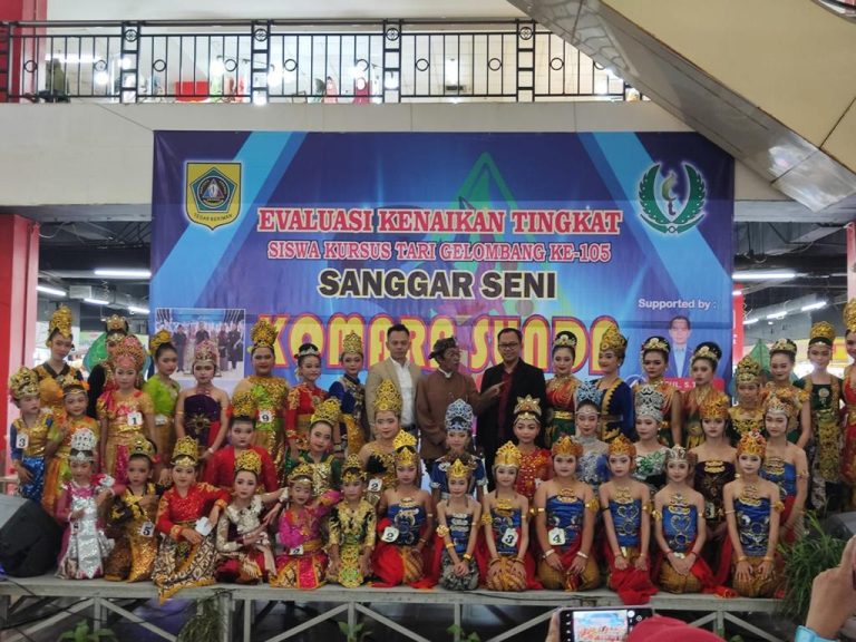 Hadiri Kenaikan Tingkat Kursus Tari Seni Sunda Sanggar Seni Komara, Ini Pesan Kang Ipul