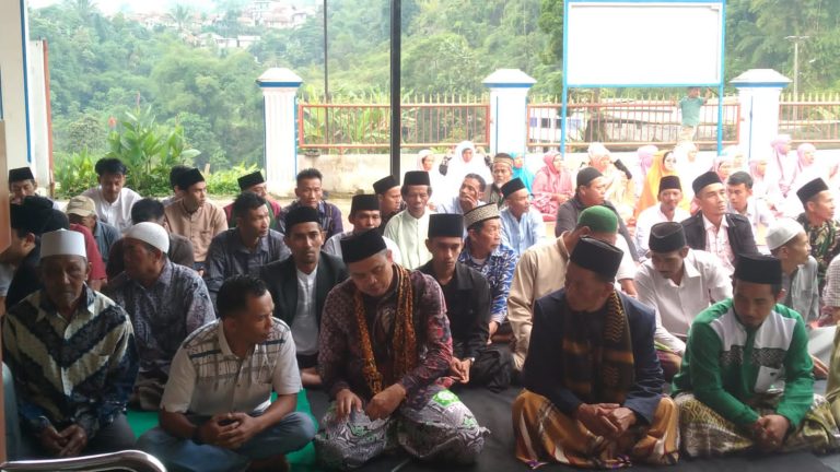 Warga Kiarasari Shalat Gaib