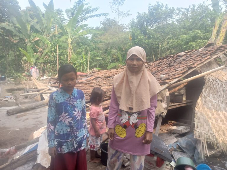 Rumah di Cijaura Ambruk