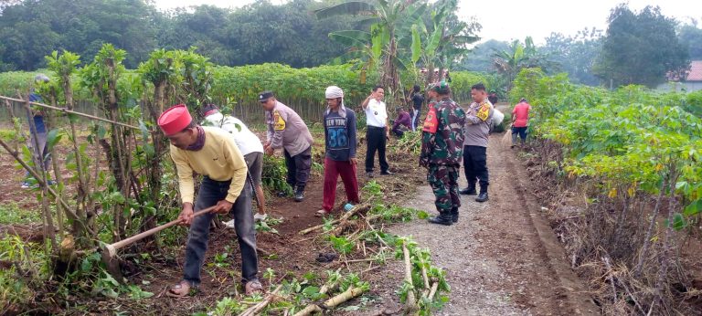 Lewat Program PKT, Warga Sukabakti Dipekerjakan Agar Miliki Penghasilan