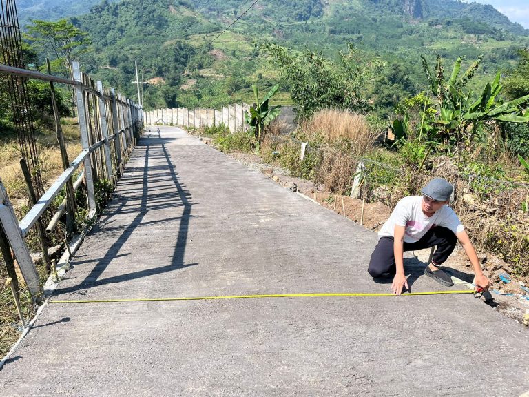 Bangun Jalan Secara Manual, Zafar Harap Samisade Bisa untuk Bangun Kantor Desa