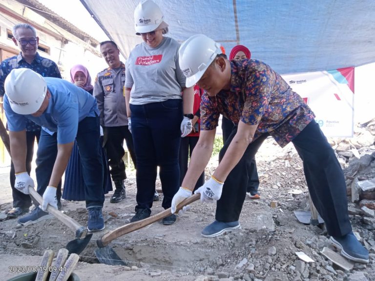 Melalui Yayasan Habitat, Prudential Bangun Rumah dan Sanitasi di Desa Gunung Putri