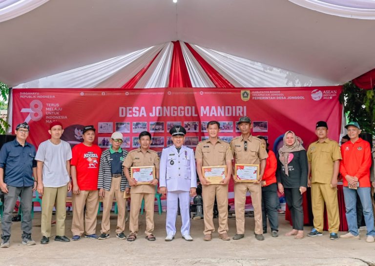 Desa Jonggol Berikan Penghargaan Kepada Masyarakat pada Gebyar Kemerdekaan RI ke-78 