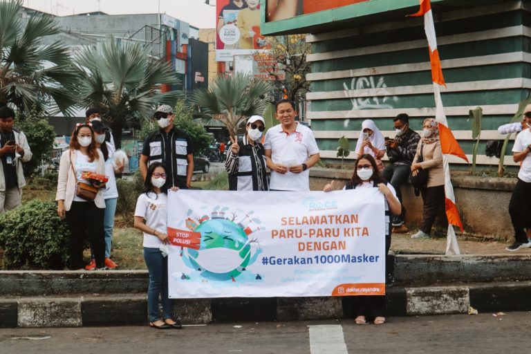 Agar Hidup Sehat dengan Hirup Udara Bersih, Rayendra Centre Bagikan 1.000 Masker
