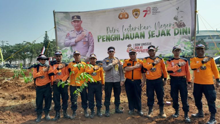 Ikut Serta Penanaman Pohon Bentuk Sinergi Senkom Mitra Polri Kabupaten Bogor