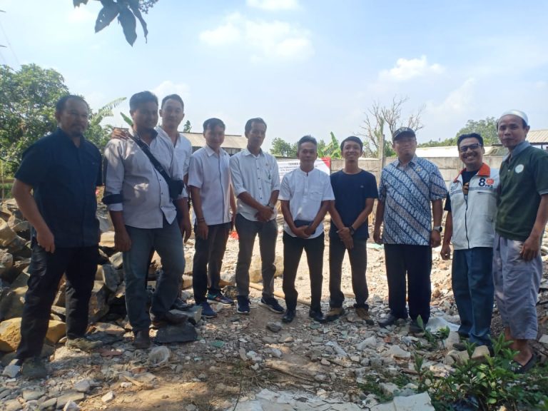 Program Aspirasi, Fathoni Bangun Drainase di Kampung Bakom