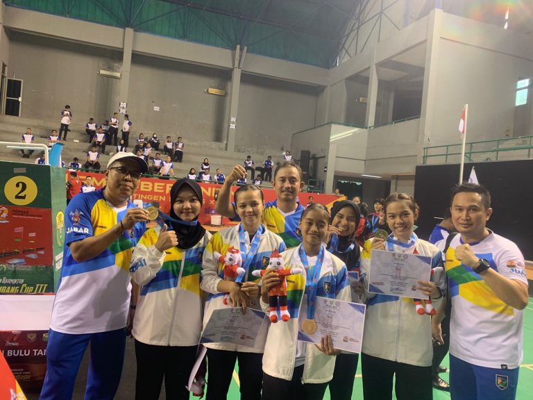 Dua Siswi SMAN 1 Leuwisadeng Sabet Emas Popnas 2023