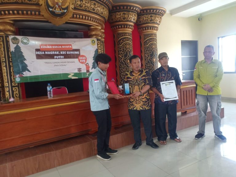 Mahasiswa Ibn Khaldun Tuntaskan KKN di Desa Nagrak