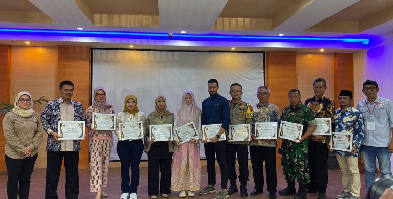 Ratusan Manusia Membludak di Desa Gunung Putri, Meriahkan Kegiatan “WARTAWAN NYUNAT”