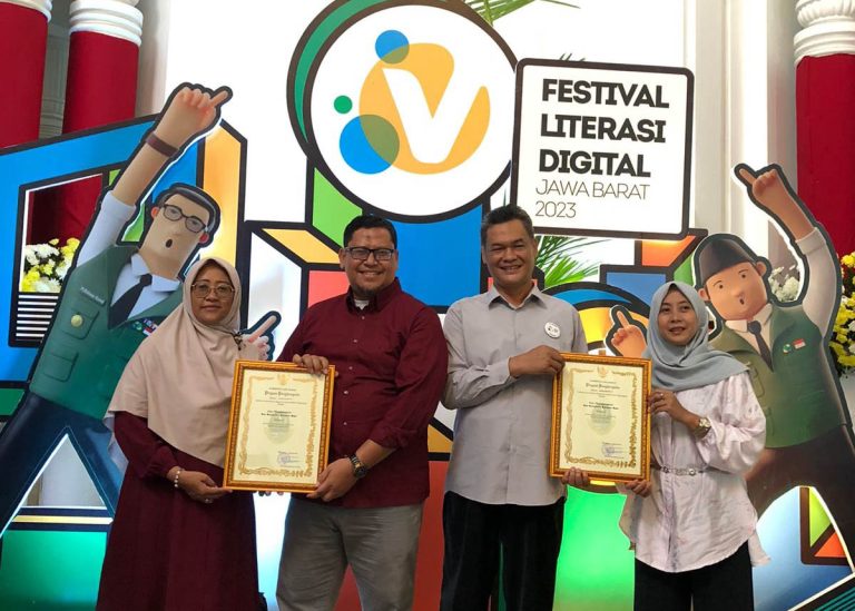 Dua Desa Raih Penghargaan Social Media Of The Years