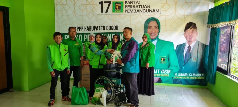 Elly Rachmat Yasin Bersama Dwi Aryanti dan 10 Para Caleg DPRD PPP se-Dapil 3 Berikan Bantuan Kursi Roda
