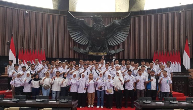 Karang Taruna Kecamatan Gunung Putri Sowan ke DPR RI