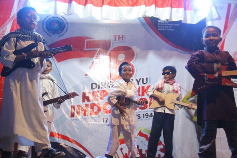 Gelar Malam Puncak HUT RI Ke-78, Kades Muchtar Apresiasi Kreativitas Muda-mudi Ciltim