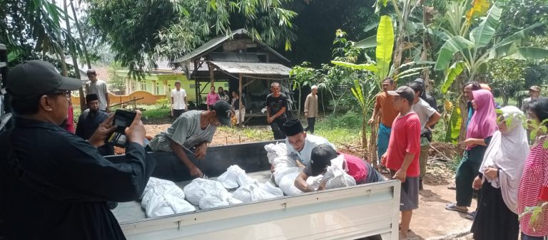 Lahan Dibeli Perusahaan BUMN, Ratusan Makam di Kalong Satu Dipindahkan