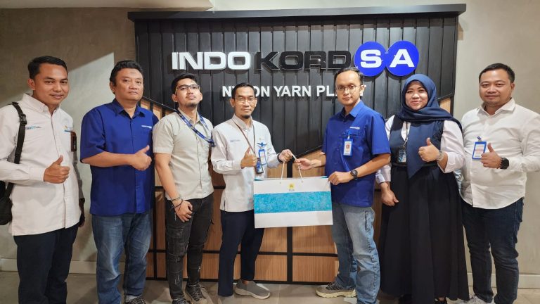 Peringati Hari Pelanggan Nasional, PLN Gunung Putri Lakukan Kunjungan ke PT Indo Kordsa TBK