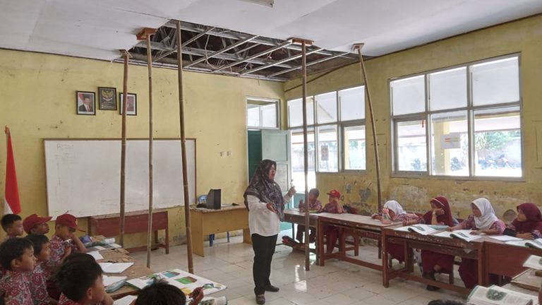 Tiga Tahun SDN 03 Rumpin Dibiarkan Rusak