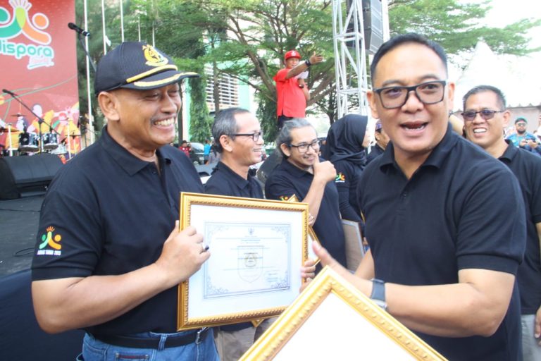 Dua Tokoh Tenis Lapangan Raih Haornas Award 2023