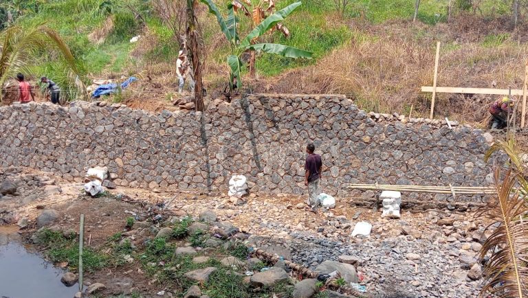 Pembangunan Irigasi Cimanggu Disoal Hanya Pakai Teras