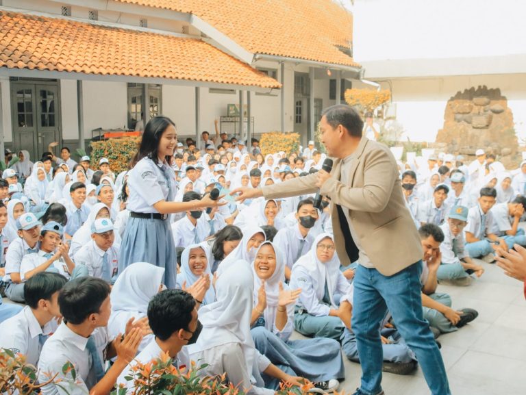 Di SMAN 9 Kota Bogor, Rayendra Idola Baru para Remaja