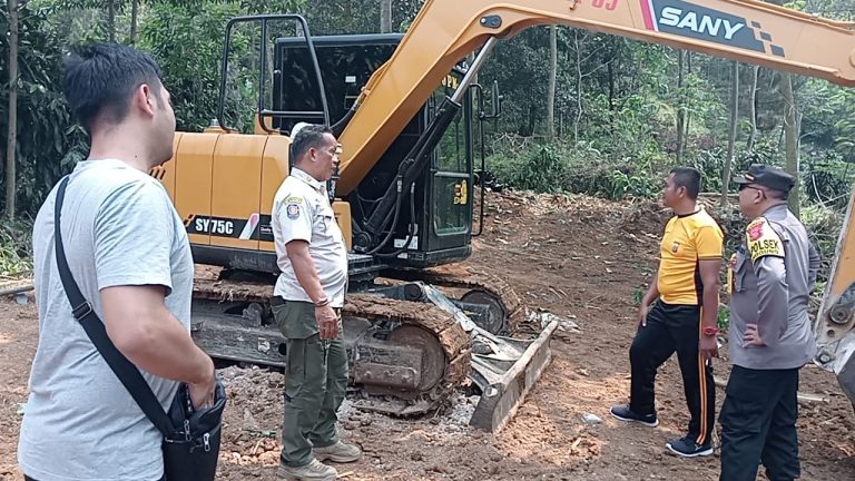 Pol PP dan Polisi Tertibkan Galian di Taluk Waru, Pelaku Galian Kabur
