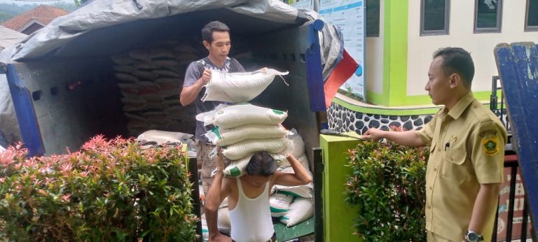 Harga Beras Melonjak Naik, 755 KPM di Sukadamai Dapat Beras Gratis