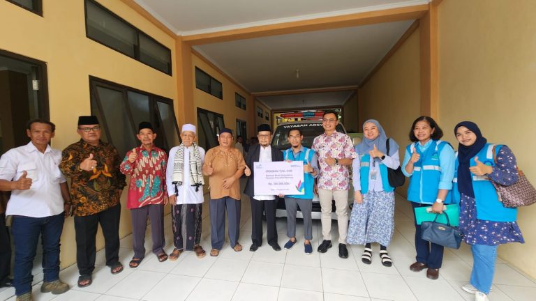 PLN Gunung Putri Berikan 1 Unit Ambulance Kepada Yayasan Arsyada Citeureup