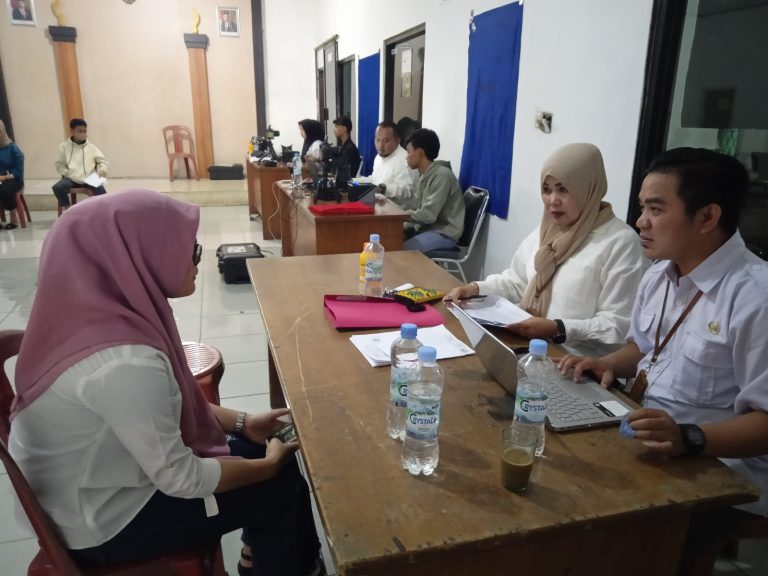 Lakukan Jemput Bola, Pelayanan Administrasi Kependudukan Langsung di Desa