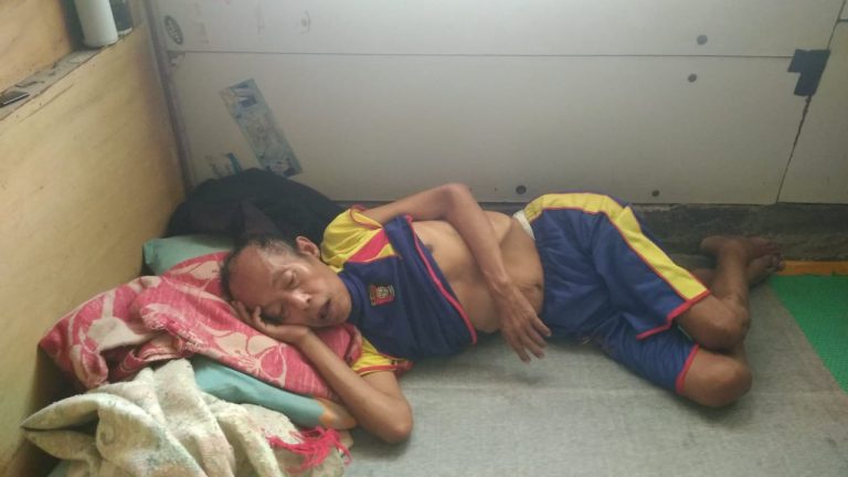 Ditinggal Anak Istri, Warga Cimandala jadi Tunawisma Butuh Perhatian Pemerintah