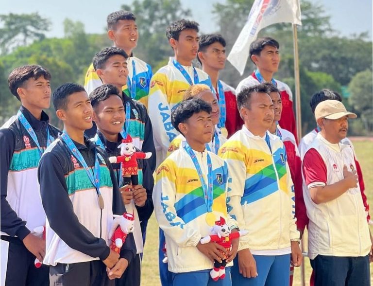 Dua Pelajar SMANTIC Raih Emas Estafet 4 x400 Meter