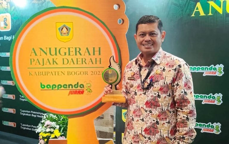 Andri Rahman Raih Penghargaan Camat Terbaik