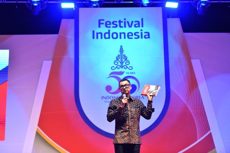 Jadi Tokoh Inspiratif Dunia, Biografi Jokowi Tulisan Dirut PLN Terbit di Korea