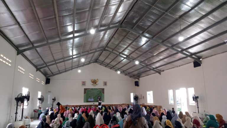 Ratusan Kaum Ibu Penuhi Aula Desa Ciangsana Peringati Maulid Nabi Muhammad SAW