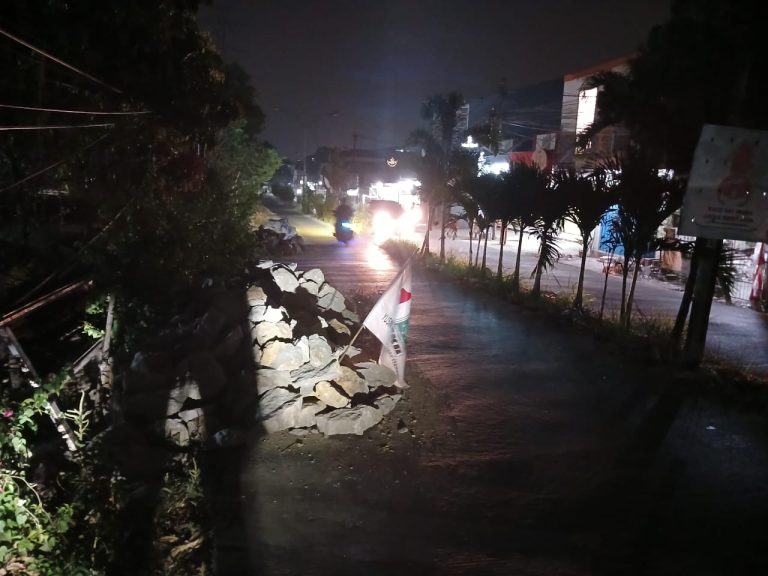 CV Wijaya Tinggalkan Puing Bekas Pekerjaan Sembarangan di Badan Jalan