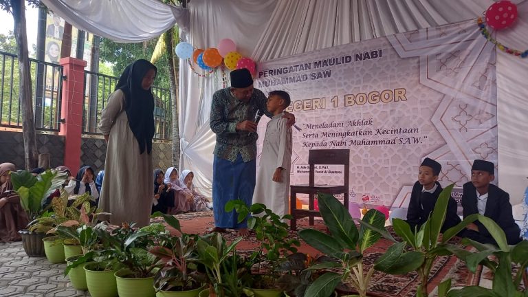 Ajak Siswa Teladani Akhlak Nabi, MI Negeri 1 Bogor Gelar Maulidan