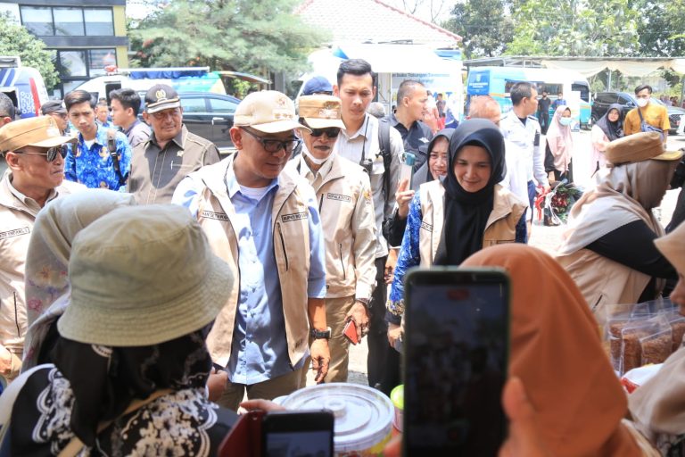 8.000 Liter Air Bersih Disalurkan Bupati Bogor Untuk Warga Klapanunggal