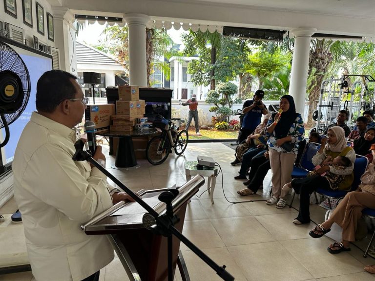 Anton Ajak Pemuda Desa Cicadas Persiapkan Diri Sebelum Menikah