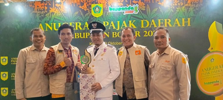 Pemdes Sanja Dapat Penghargaan Desa Lunas Pajak 2022-2023