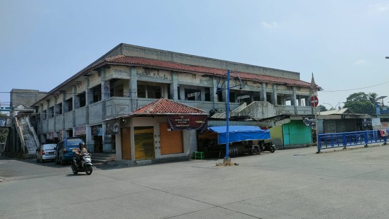 Puluhan Tahun Terbengkalai, Bangunan Pasar Laladon Sering Dijadikan Tempat Mesum
