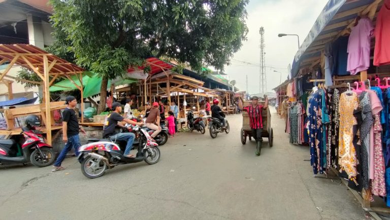 Pedagang Korban Kebakaran Pasar Leuwiliang Ramai-ramai Bangun Lapak dengan Biaya Sendiri