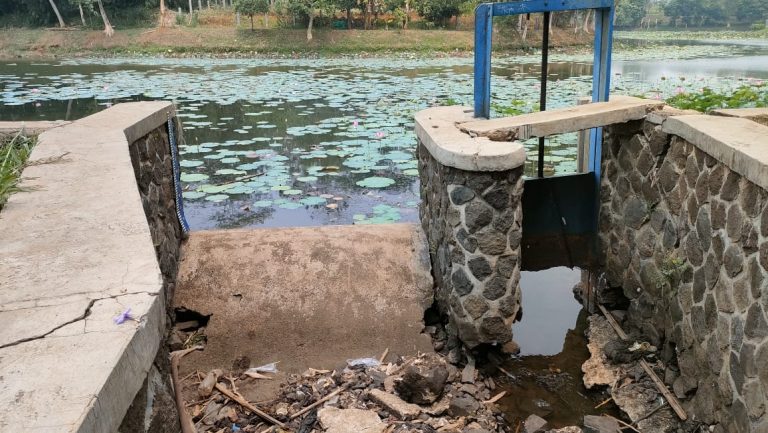 Pintu Air Situ Burung Rusak Parah, Kemarau Panjang Jadi Bencana Bagi Warga Cikarawang