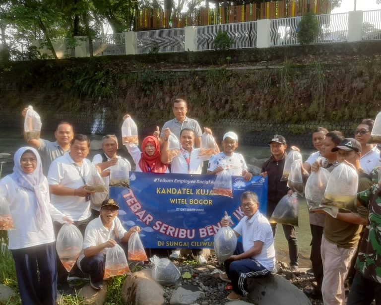 Edukasi Masyarakat Pentingnya Ekosistem, Kandatel Kujang Bogor Tebar 1000 Benih Ikan ke Sungai Ciliwung