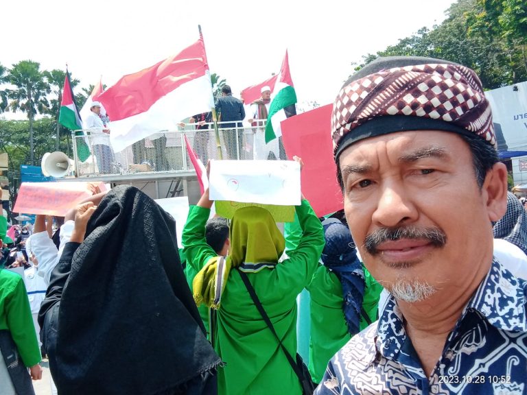 Carut Marut Hukum: Solusinya Kembalilah ke UUD 1945 Asli