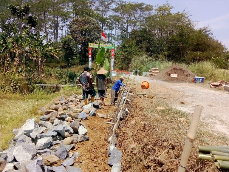 Kades Harapkan Saling Jaga Infrastruktur Desa Sukagalih yang Telah Monev