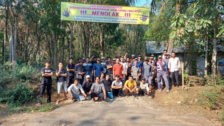 Makam Leluhur Kena Proyek Bendungan Cibeet, Warga Geruduk Rumah Kades