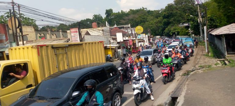Kerap Terjadi Kemacetan, Rekayasa Lalulintas 2-1 di Jalan Raya Dramaga Belum Maksimal