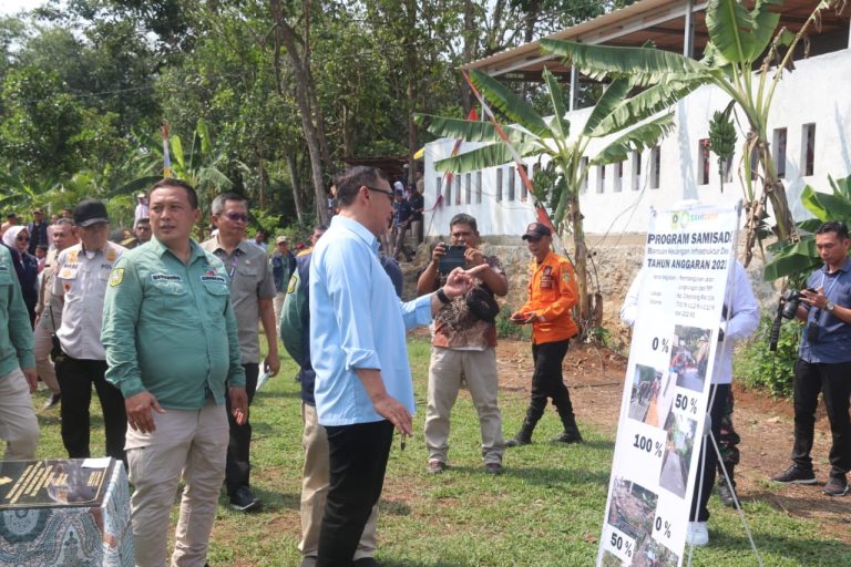 Bupati Iwan Minta Pj Gubernur Teruskan Proyek Jalan Tambang